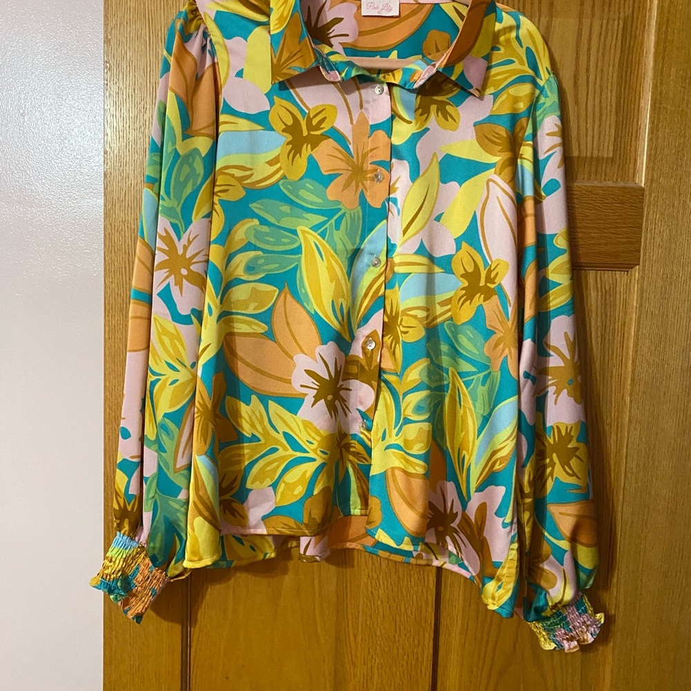 Long sleeve floral satin type material button up top